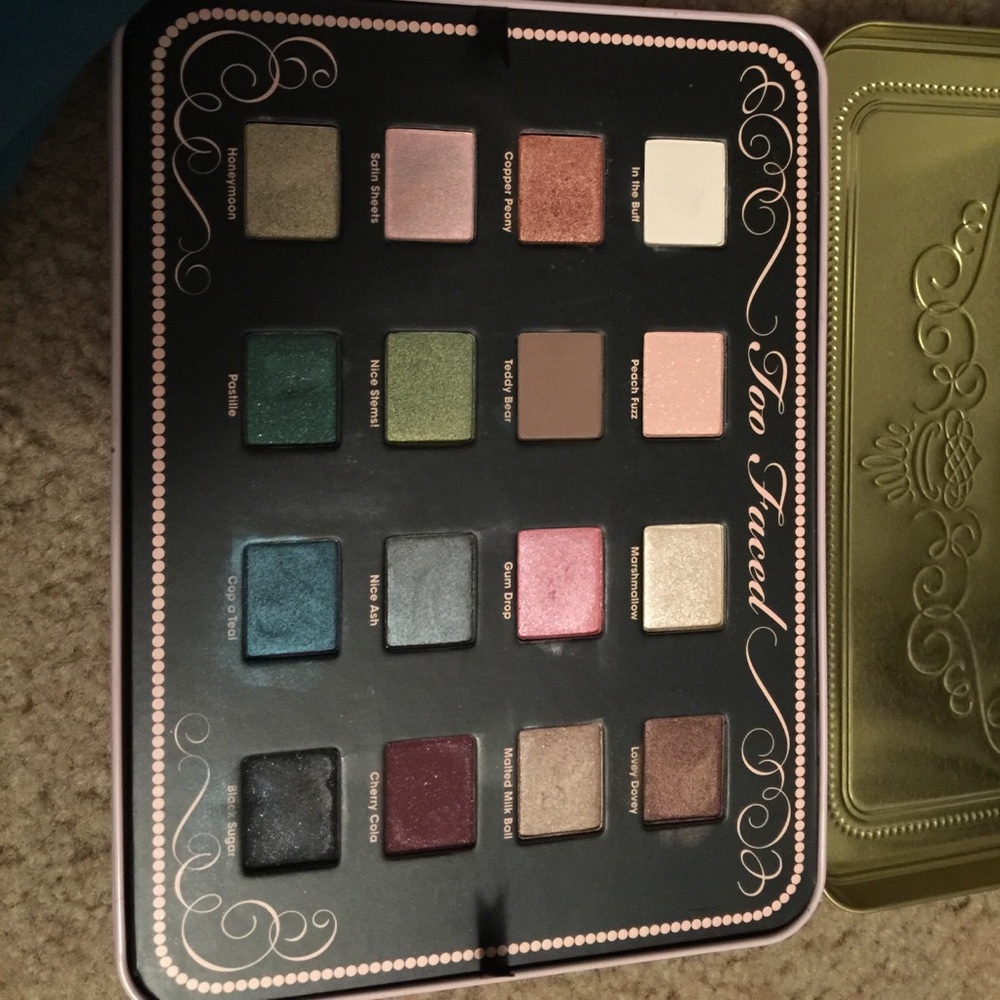 Too faced Eyeshadow set