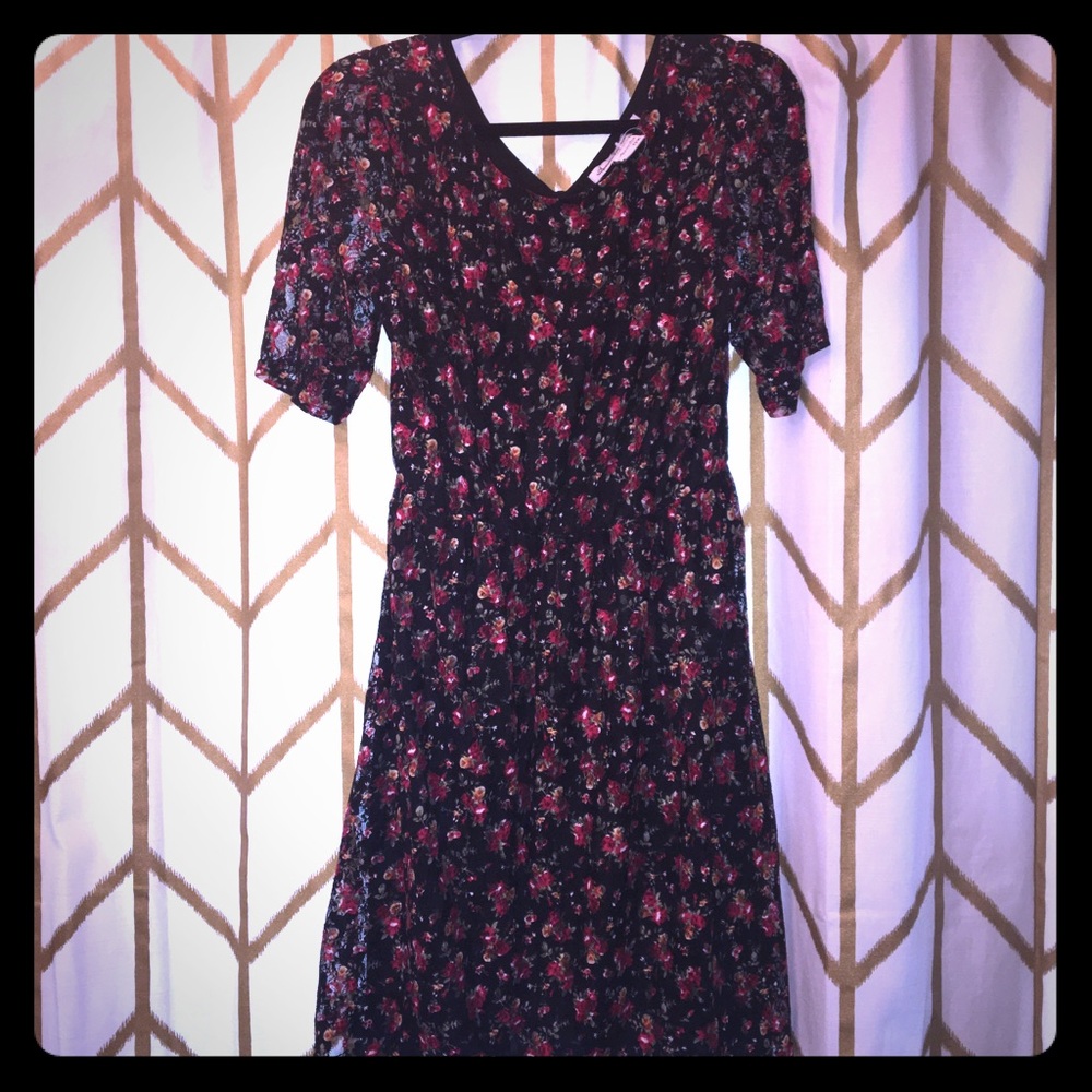 Flowery American Rag dress - trendy 90s chic!
