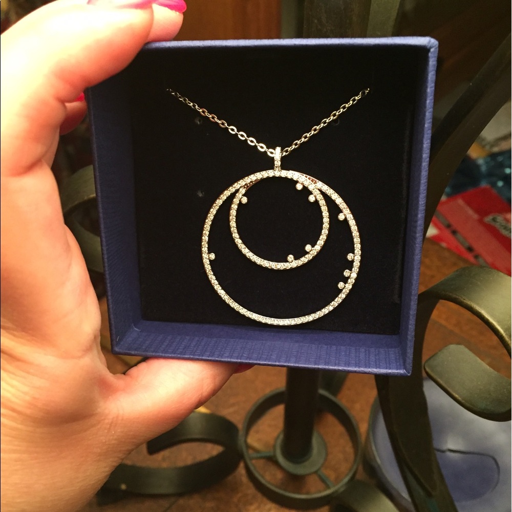 Swarovski Medaillon Pendant NWT
