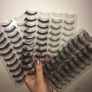 Set of 100+ False Lashes