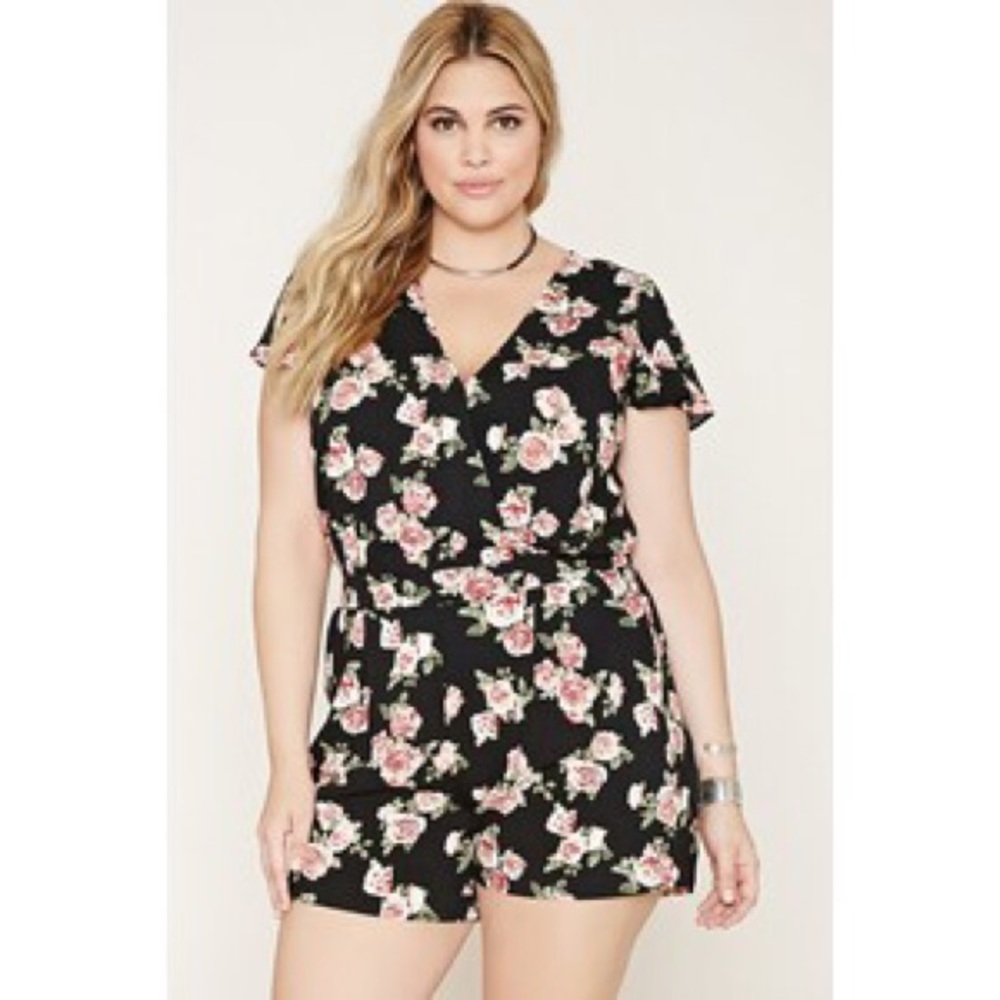 Floral Romper with Pockets (Plus)