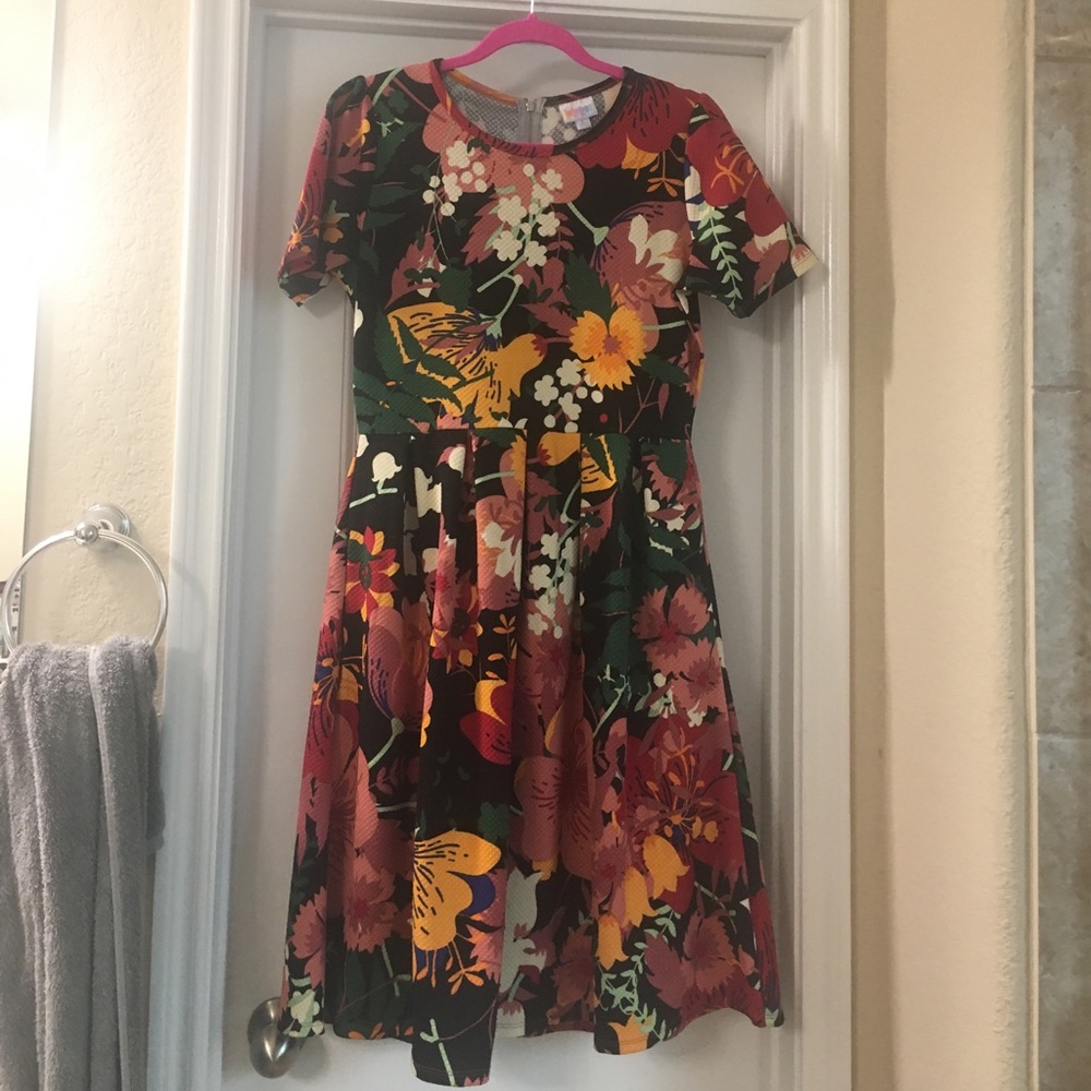 NWOT LuLaRoe Amelia Floral Large