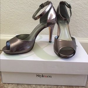 Dress Heels. Size 7.