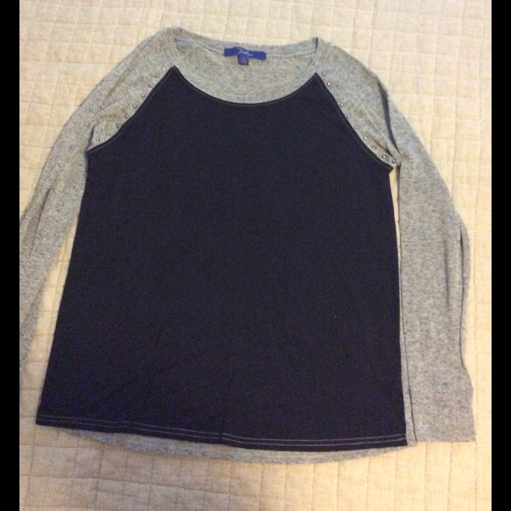 Size L sweater. New