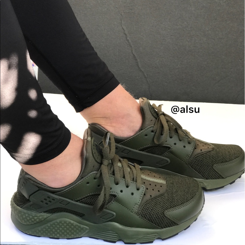 Nike Air Huarache M, size 11 - Picture 3 of 8
