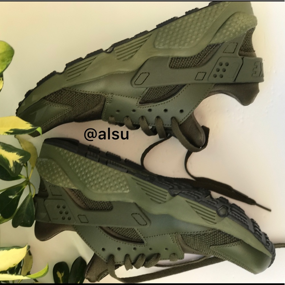 Nike Air Huarache M, size 11 - Picture 4 of 8