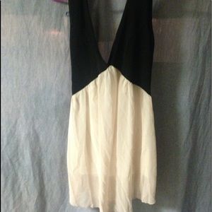 Lady Sleeveless Deep V-Neck