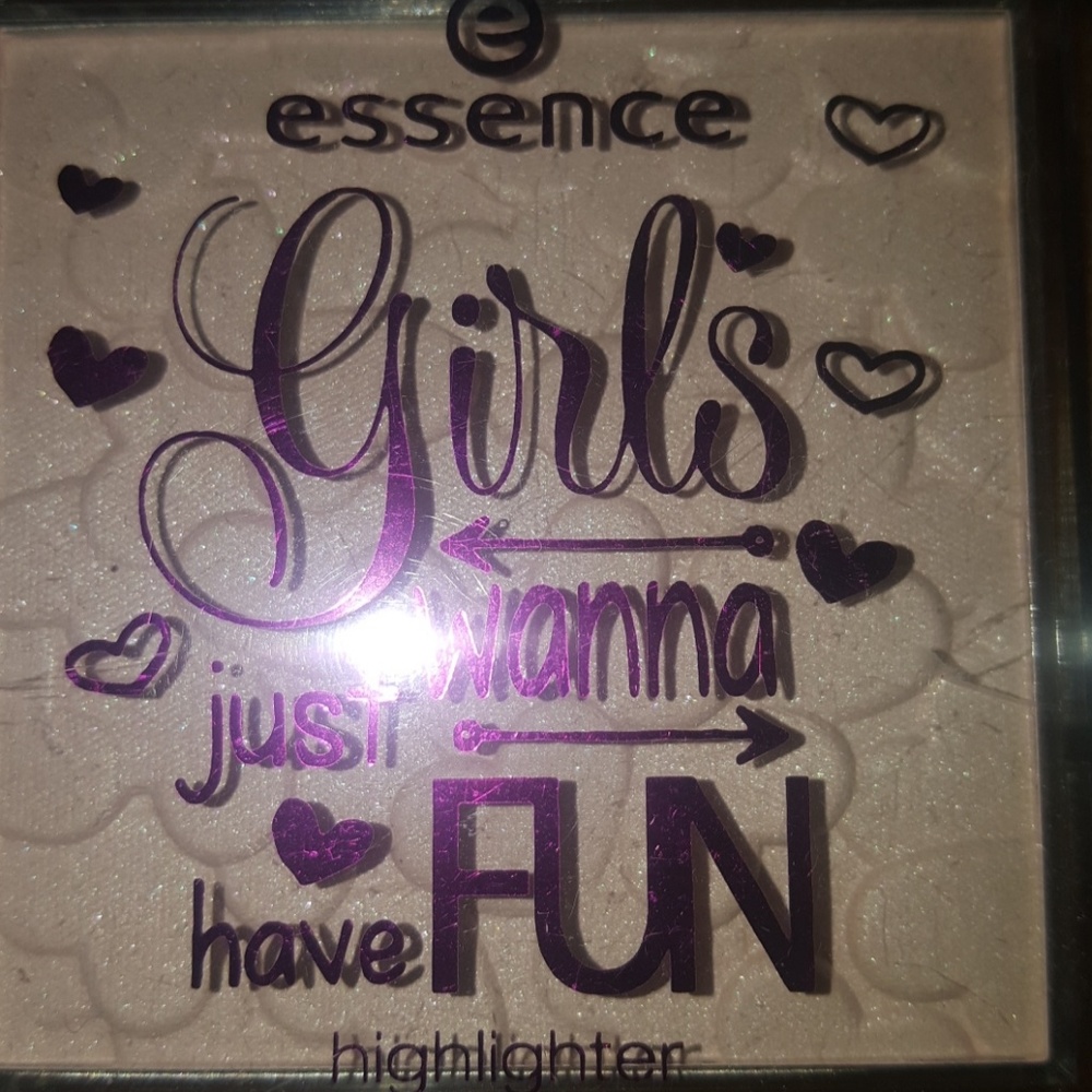 Essence highlighter