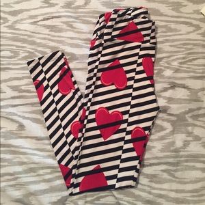 NWOT LulaRoe Stripe Heart Leggings OS