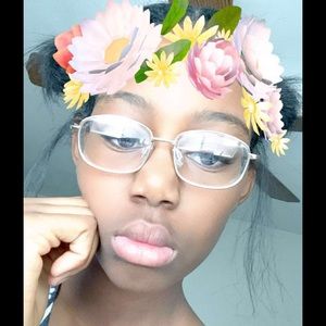 Meet your Posher, Monique