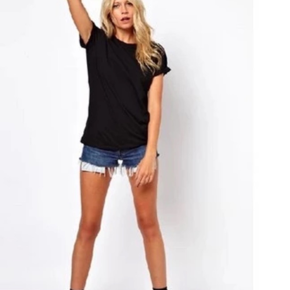 Black Wings Cut Out Tee - Picture 4 of 8