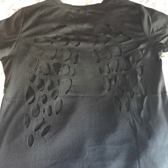 Black Wings Cut Out Tee - Picture 5 of 8