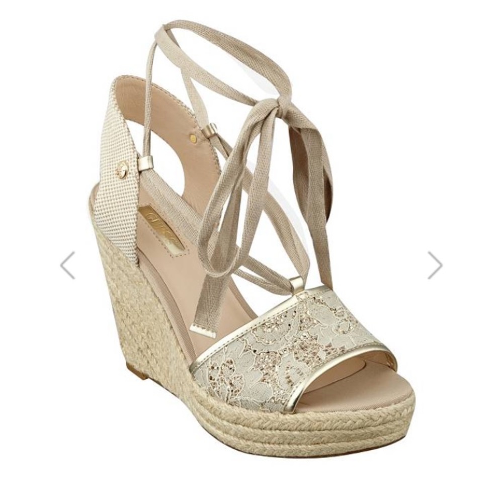 GUESS Wedge Espadrilles Sandals ! 🌼🍃