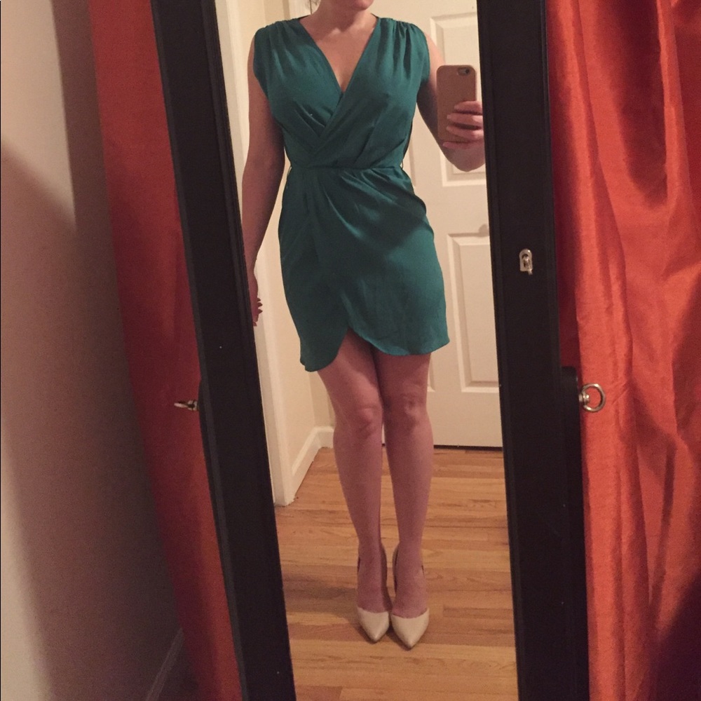Green tulip/faux wrap mini dress