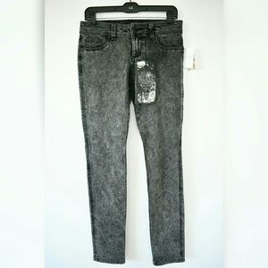 GUESS - Skinny jeans, new with tags!!