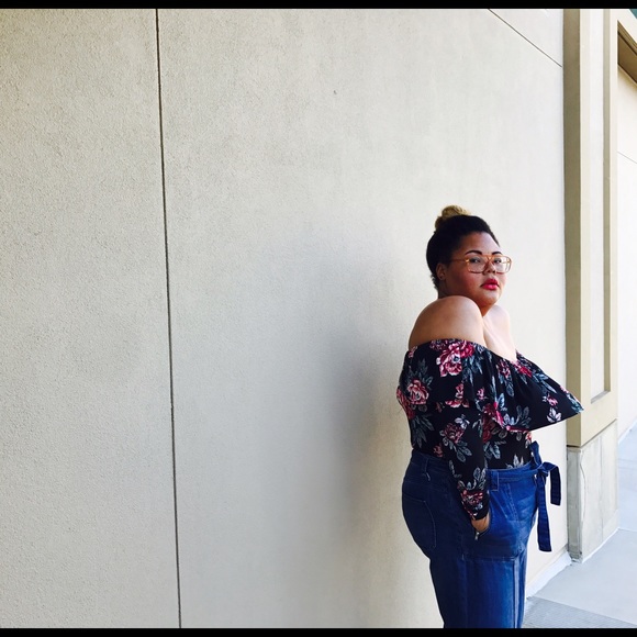 Tops - Off the shoulder floral bodysuit