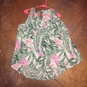 Hawaiian print Old Navy shirt w/ key hole in back
