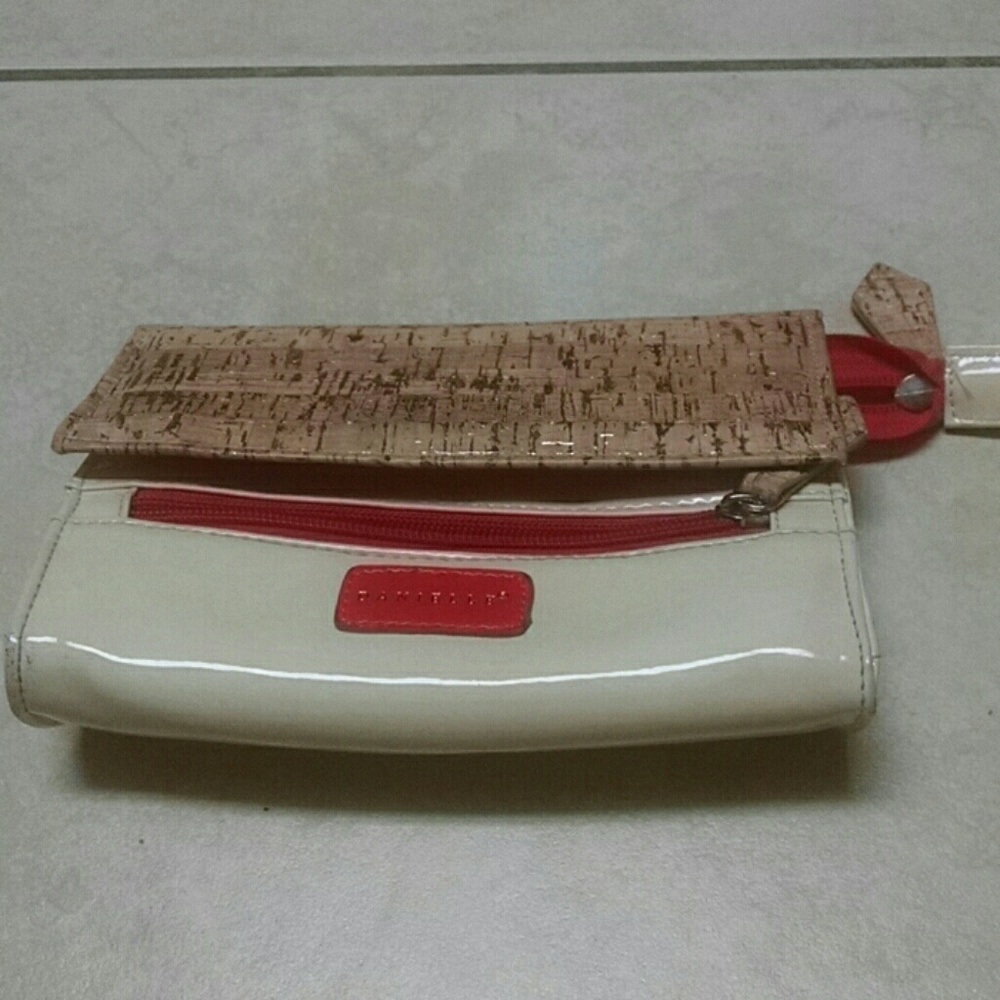 FREE with bundle Daniell make up bag never carried