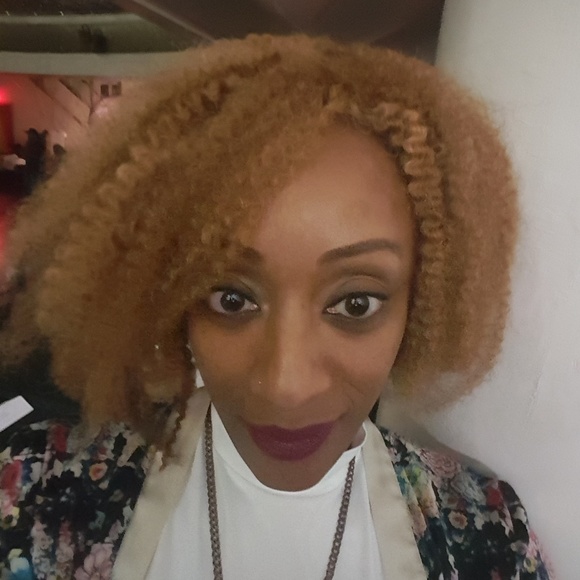 Meet your Posher, Hollie - Picture 2 of 2