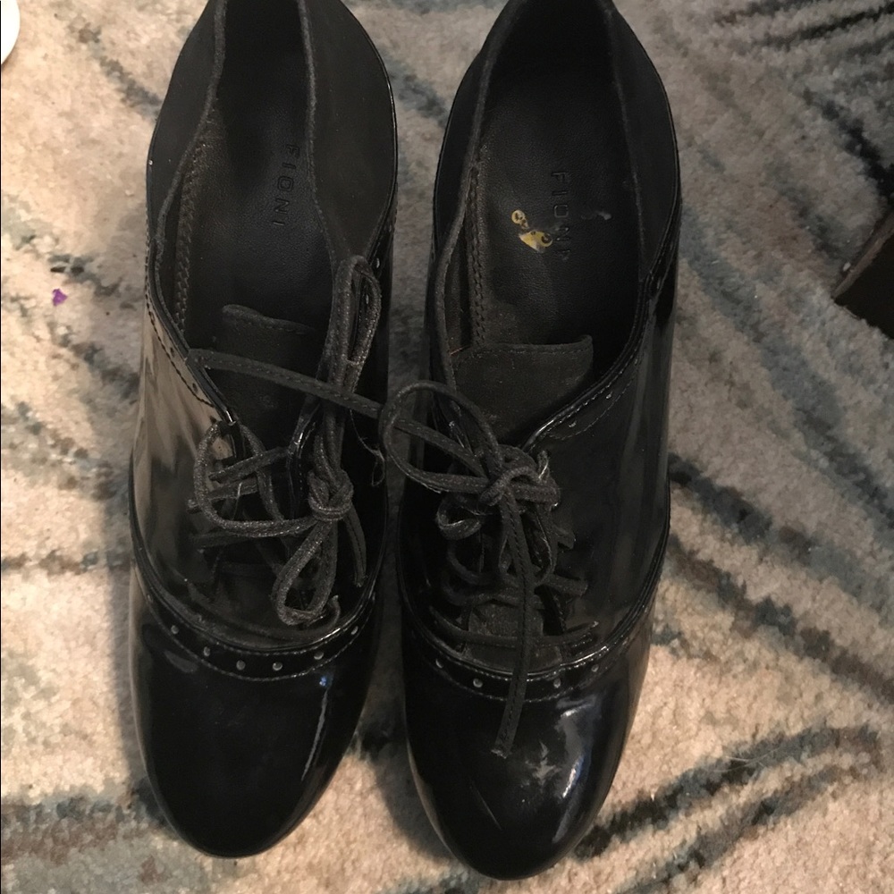 Black patent leather 👠