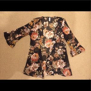 Floral ruffle sleeve kimono