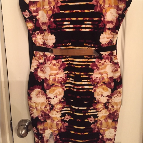 New Belted bodycon dress - Picture 2 of 3