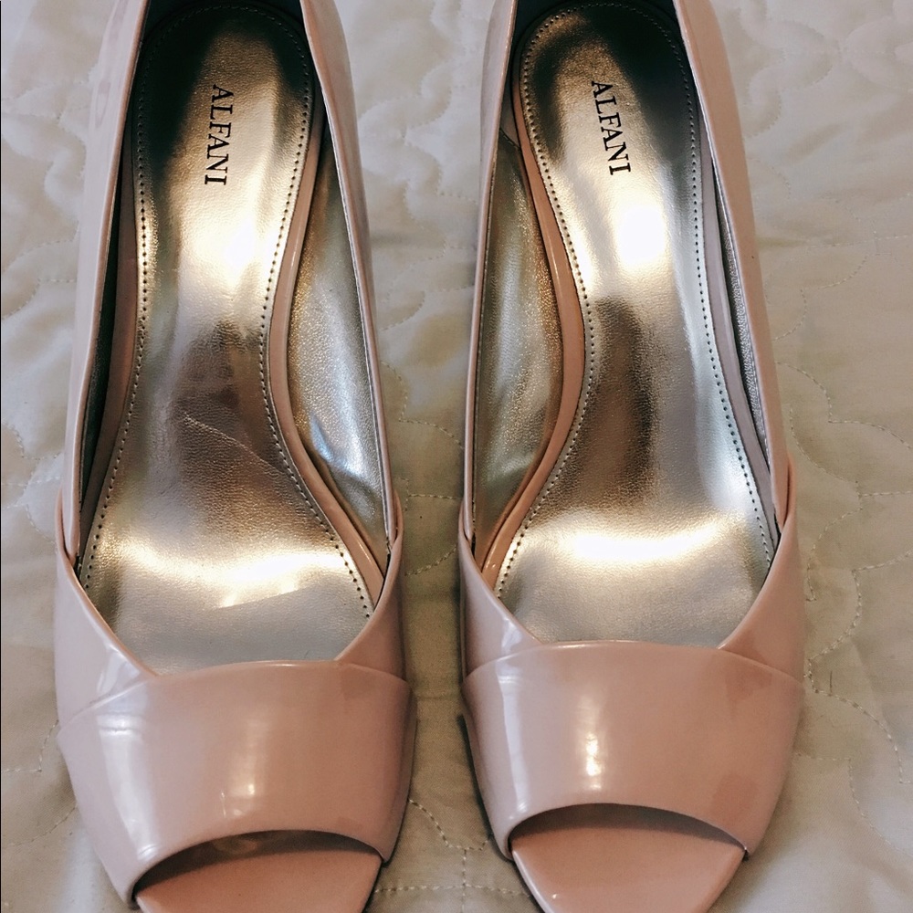 Cute pink blush open toe heels 💕