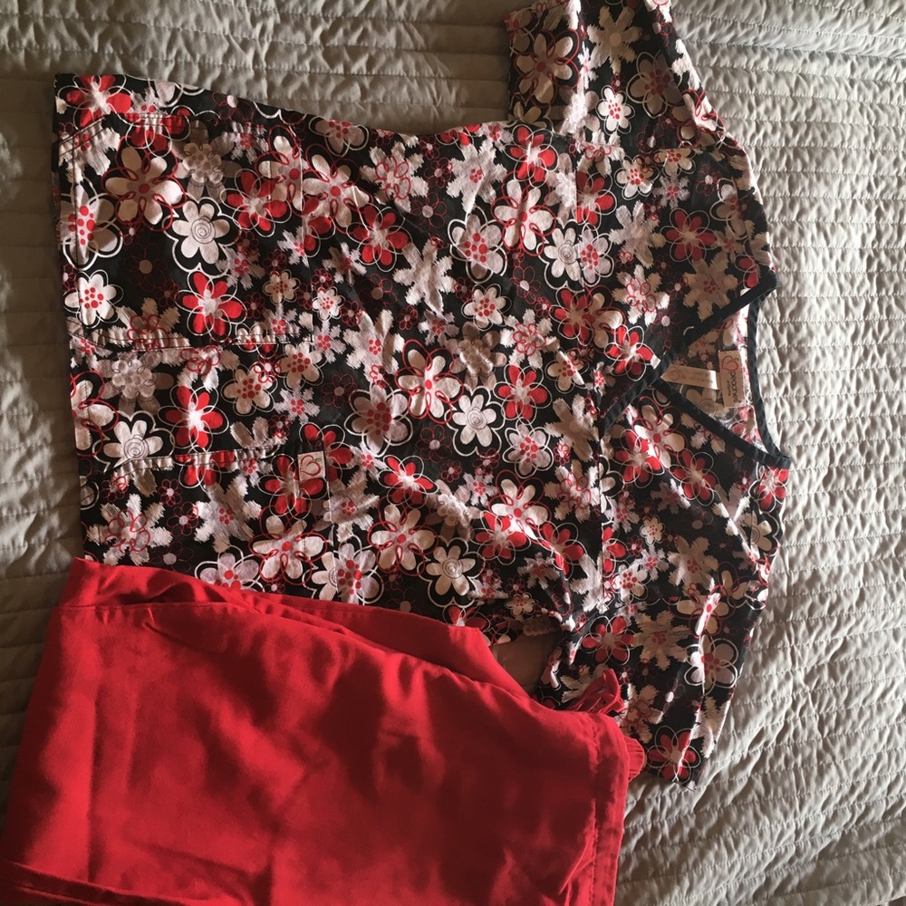 Floral top m and red scrub pant s