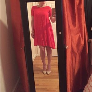 Light weight trapeze dress. Good for maternity.