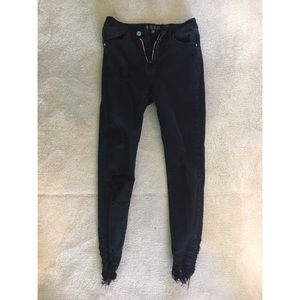 SINER Black Highwaisted Destroyed Hem Skinny Jeans