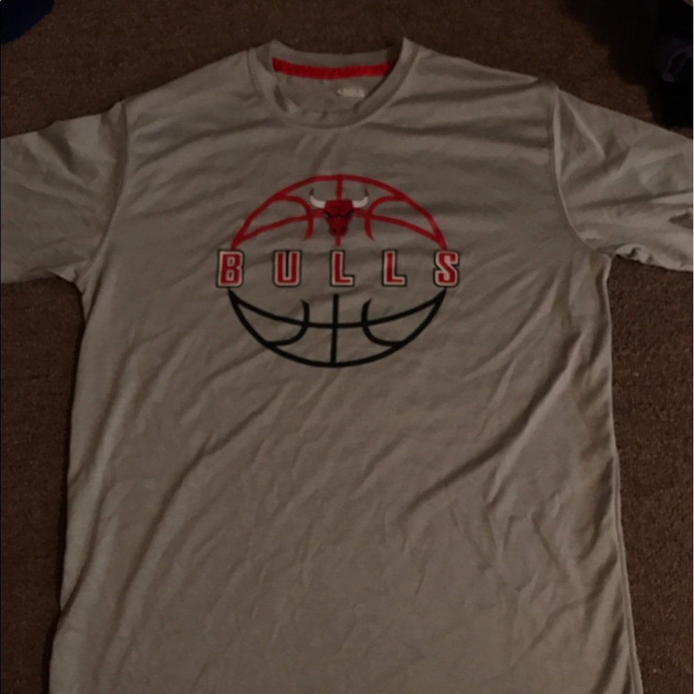 Men's Medium Dri-Fit Chicago Bulls Shirt