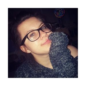 Meet your Posher, Ewa