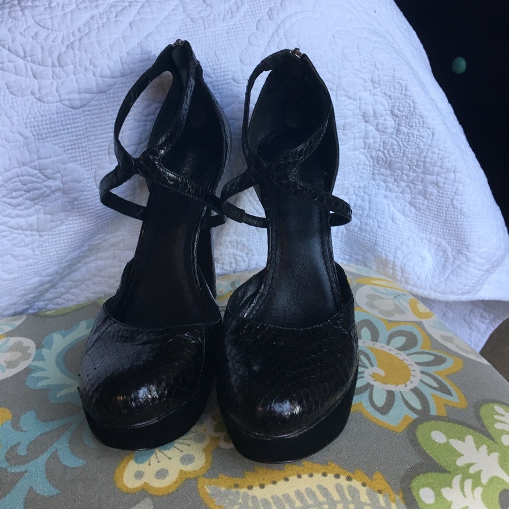 Rachel Zoe black leather and suede heels size 9