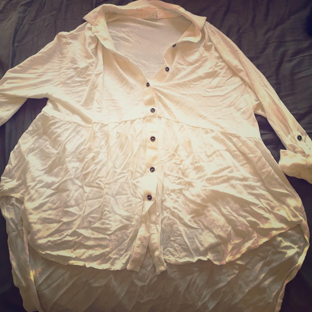 Cream high-low stretchy tunic blouse with buttons