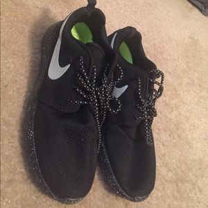 Women's Nike shoe Roshe