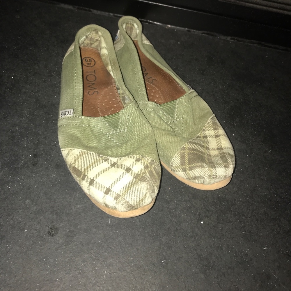 Greeen Plaid TOMS 6.5