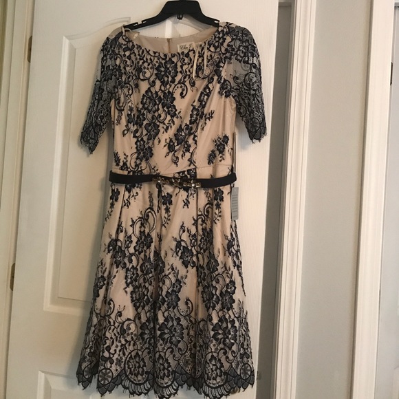 Beautiful fit and flare dress - Picture 4 of 7