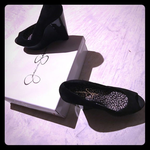 Look at this damn shoe - Picture 1 of 2