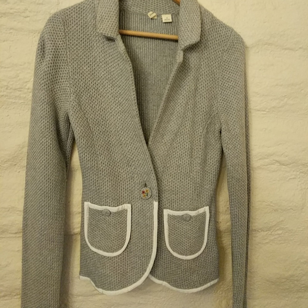 Adorable Knit Blazer with Floral Accent