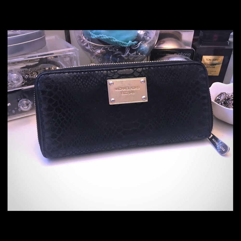 Chic black MICHAEL KORS wallet