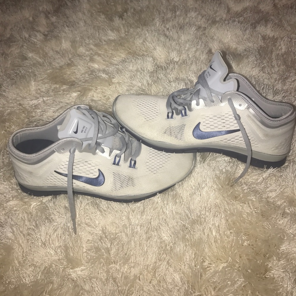 Nike tennis shoes
