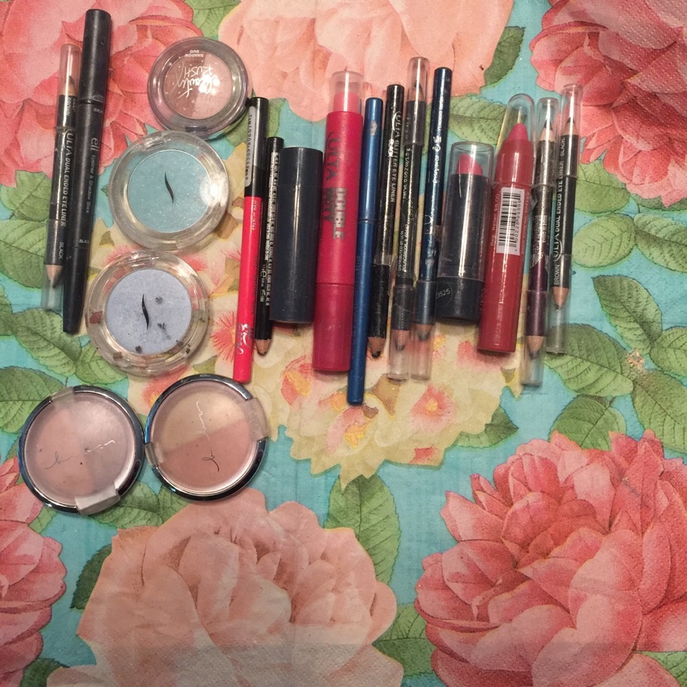 Lot of high end lightly used make up 19 pieces