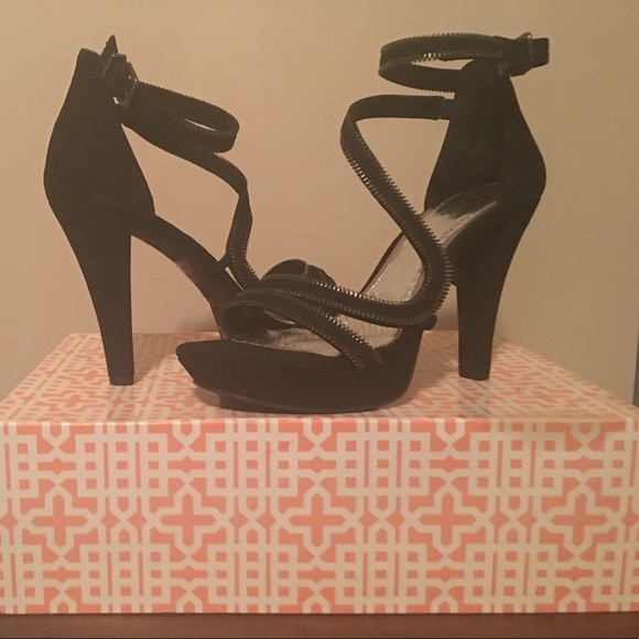 Cute black heels! - Picture 2 of 6