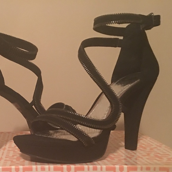 Cute black heels! - Picture 5 of 6