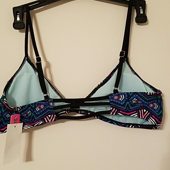 Bikini Nation - Picture 2 of 3