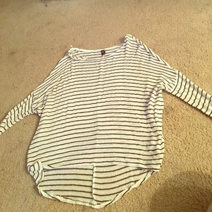 Windosr stripped sweater