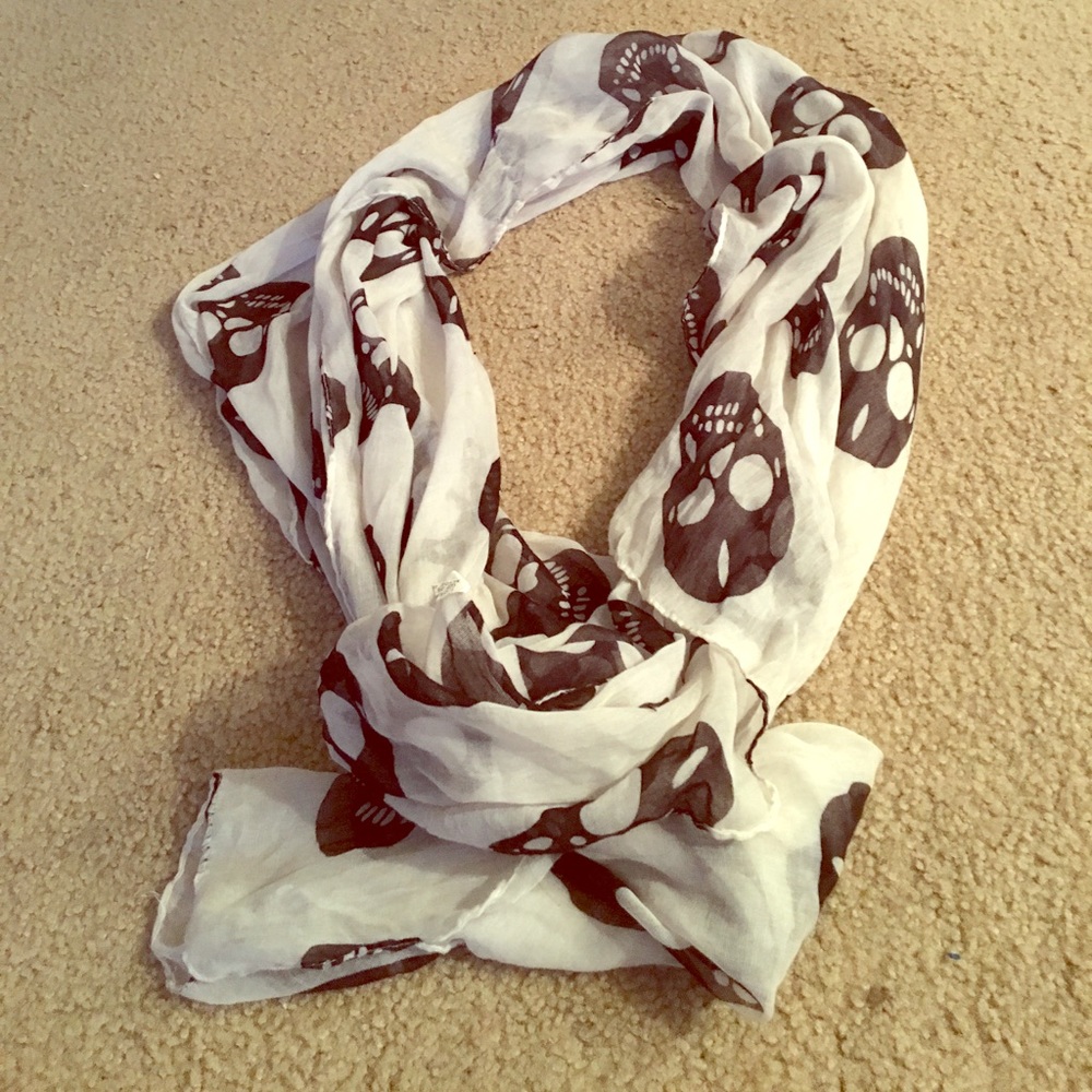 Skull scarve