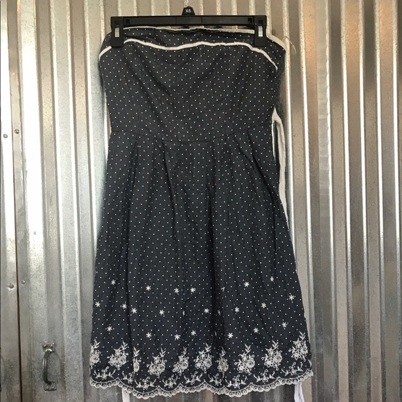 Embroidered Strapless Sundress - Picture 4 of 4