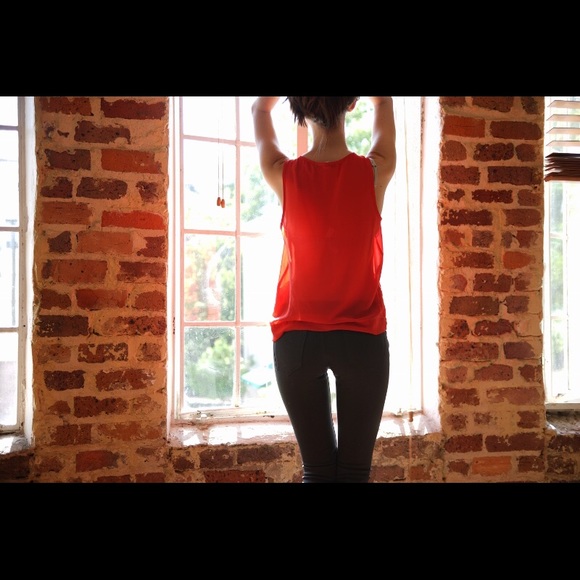 BRiGHT RED DRESS TOP - Picture 2 of 2