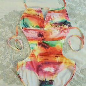 OP tropical print, cut-out style swimsuit